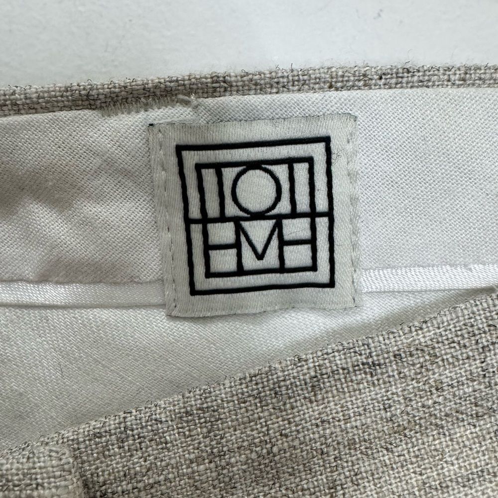 TOTEME Pleated Woven straight leg pants in grey - Picture 10 of 11